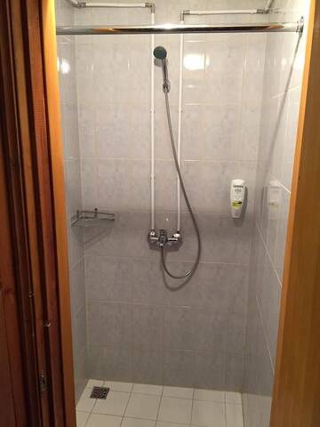 Фото номера Четырехместный номер с собственной ванной комнатой Гостевой дом Oravapesa Guest House г. Хяядемеесте 3